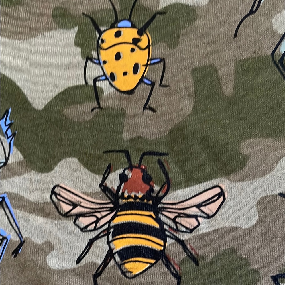 Camouflage Bug Expert Kids T-Shirt. SZ 10